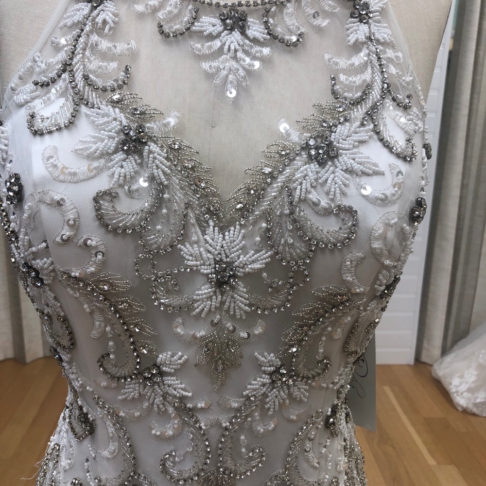 Wedding gowns - Picture 5 of 5